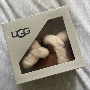 Baby UGGS anew with tags 6-12 mnths